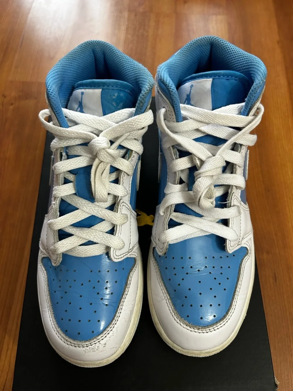 AIR JORDAN 1 MID SE (GS) - Picture 1 of 9